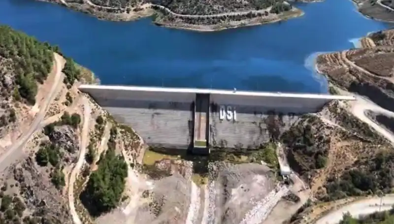 Çeşme'de Uzun Süren Su Kesintileri Sonunda Bitiyor, Hayat Normale Dönüyor!