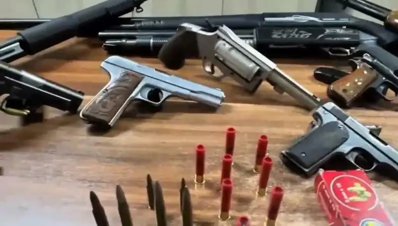 İzmir'de Yasa Dışı Silah Ticareti Operasyonu: Bir Kişi Tutuklandı!