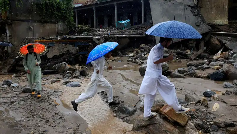 Pakistan'da Sel Felaketi: DSÖ Acil Tıbbi Yardım Gönderdi
