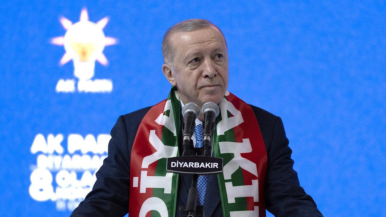 Erdoğan: Türkiye'nin Bütünlüğünü Tehdit Edenlere Karşı Sert İfade