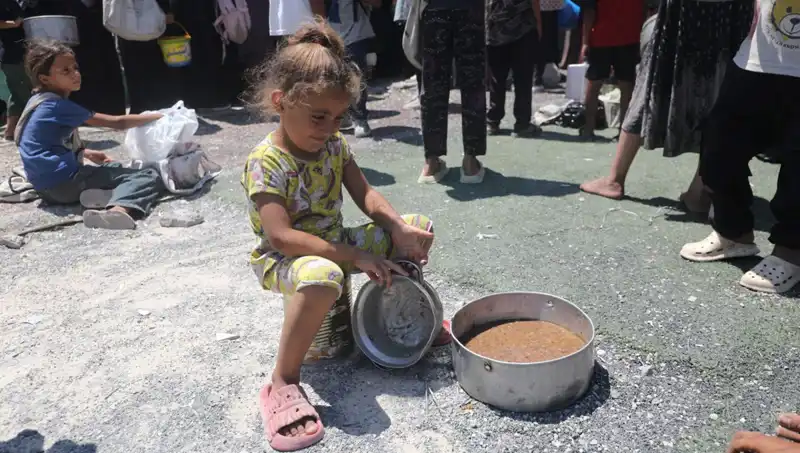 Gazze'deki Çocuklar İçin Ekmek Mücadelesi: Aileler Açlıktan Feryat Ediyor