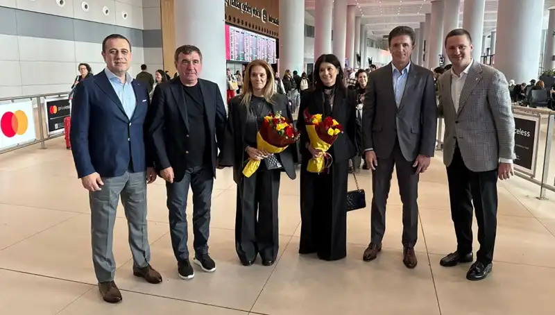 Hagi ve Popescu, İstanbul’da Türk Futbol Severlerle Buluştu!