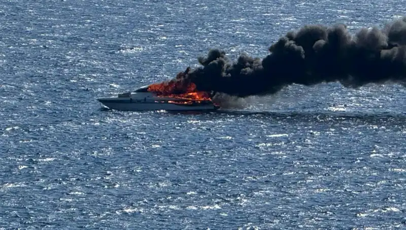 İzmir'de Motoryat yangını: Milyonluk Zarar ve Dikkat Çeken Olaylar