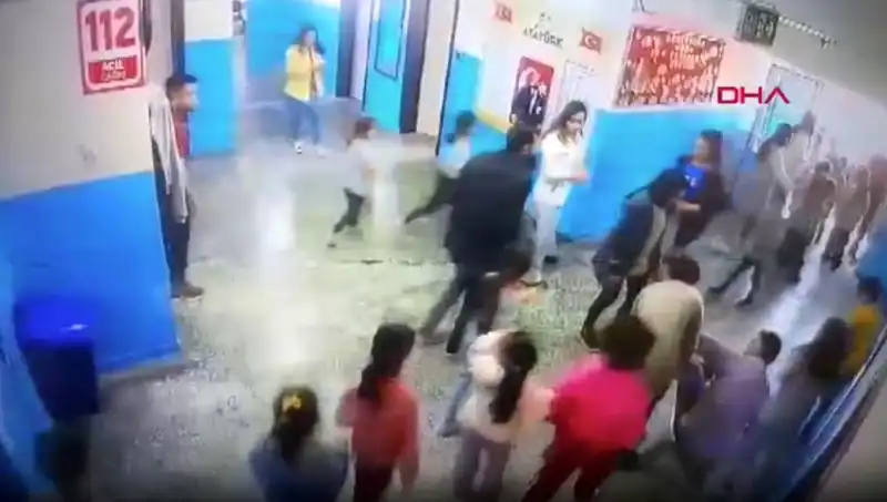 Bayılan Öğrenciyi Müdür Yardımcısı Kurtardı: Okulda Gerilim Dolu Anlar