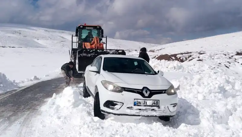Muş’ta Kar Fırtınası: 60 Kişi Mahsur Kalınca Kurtarma Operasyonu Başlatıldı