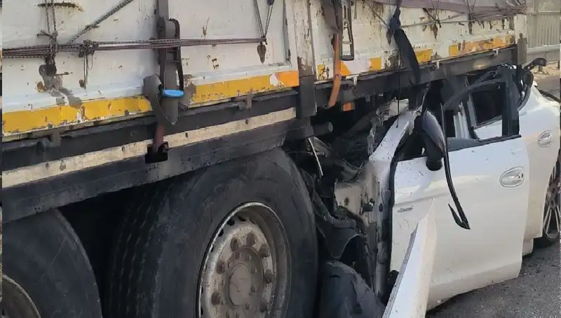 TIR'a Arkadan Saplanan Mıknatıs Gibi Ok, Korku Dolu Anlara Neden Oldu!