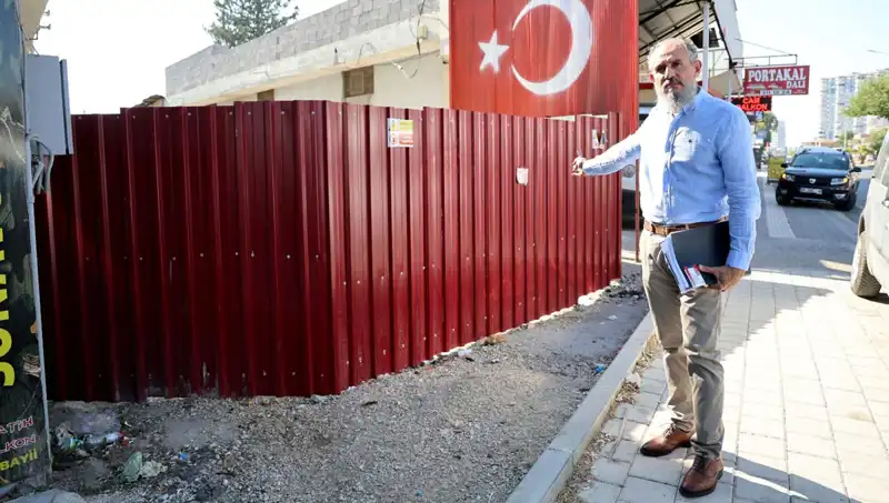 Tapulu Arazim Dedi, Şehir Sokağını Kapattı: Ne Oluyor?