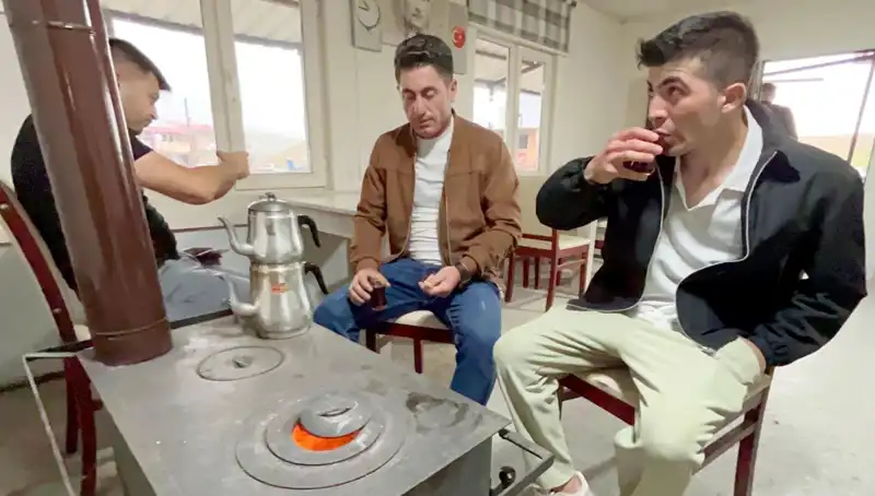 Temmuz Ayında Soba Yakarak Isınan Şehir: Hava Sıcaklığı 0 Dereceye Düşüyor