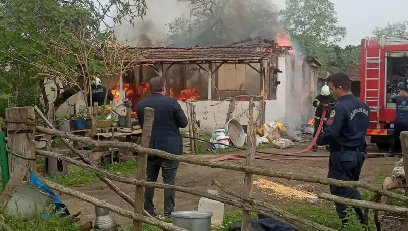 Elektrik Kontağından Çıkan Yangın, Bütün Mahalleyi Tedirgin Etti!