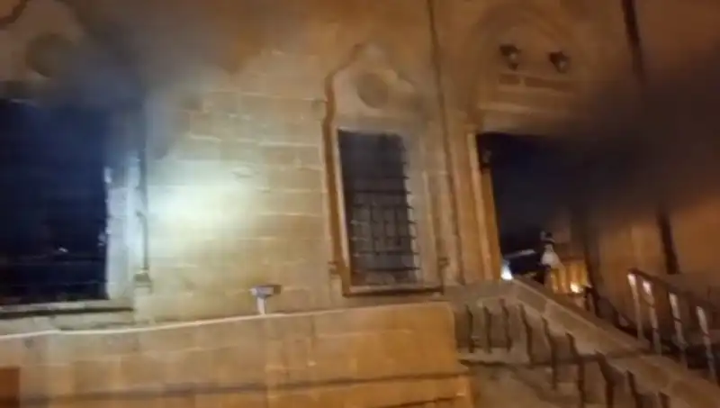 Mardin'de Tarihi Cami Alev Alev Yandı: Yangının Nedeni Ne?