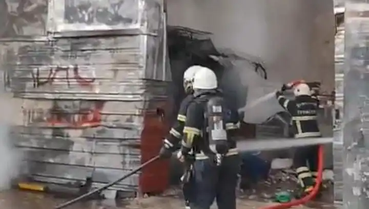 Şanlıurfa'da Dev Hurda Deposunda Korkutan Yangın: Olayın Ayrıntıları
