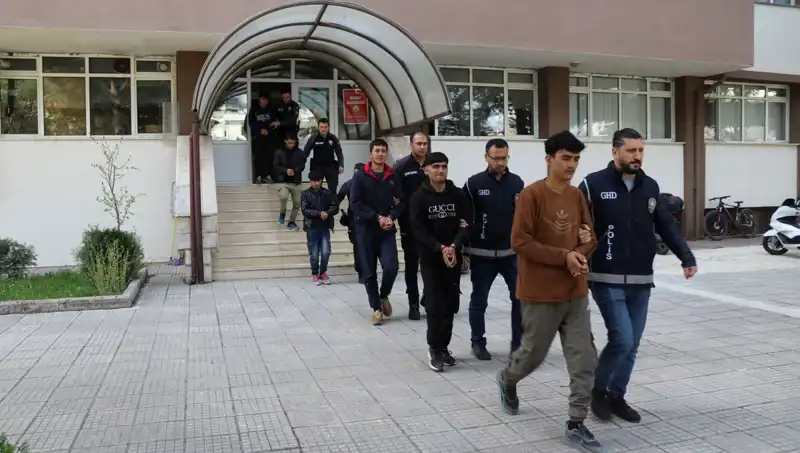 Edirne ve Kırklareli'nde Kaçak Göçmen Operasyonu: 150'den Fazla Gözaltı