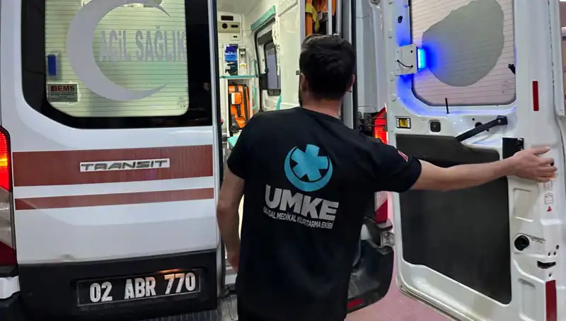 Eteği Tekere Dolanan Kadının Bisikleti Devrildi: O Anlar Kamerada!
