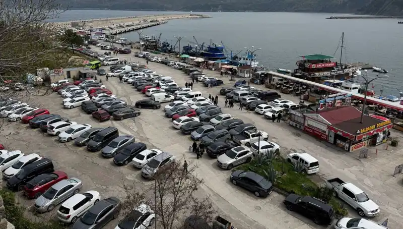 Bayram Tatilinde İlçeye Akın Ettiler: 14 Bin 600 Araç Giriş Yaptı!