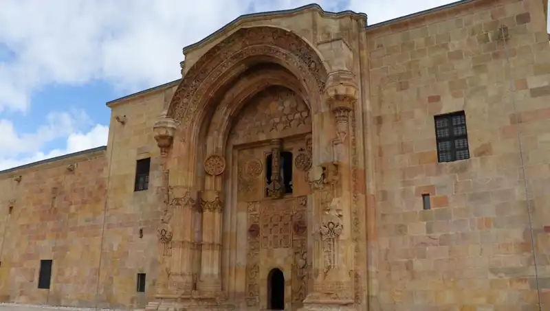 Divriği Ulu Camii ve Darüşşifası'na Yoğun İlgi: Ziyaretçi Sayısında Rekor Artış