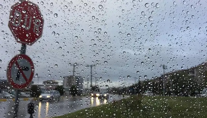 Meteoroloji'den 20 İl İçin Uyarı: Hava Sıcaklıkları Düşüyor, Sağanak Yağmur Geliyor!