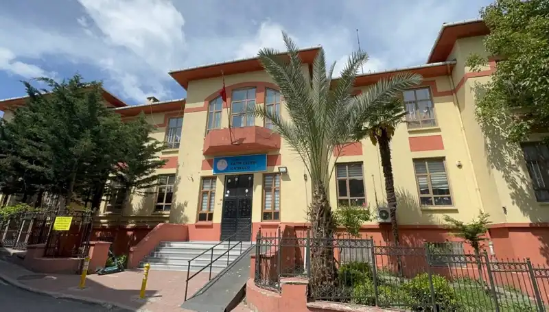 Depremde Hasar Gören Okullar Boşaltıldı: Yeni Önlemler Alınacak mı?
