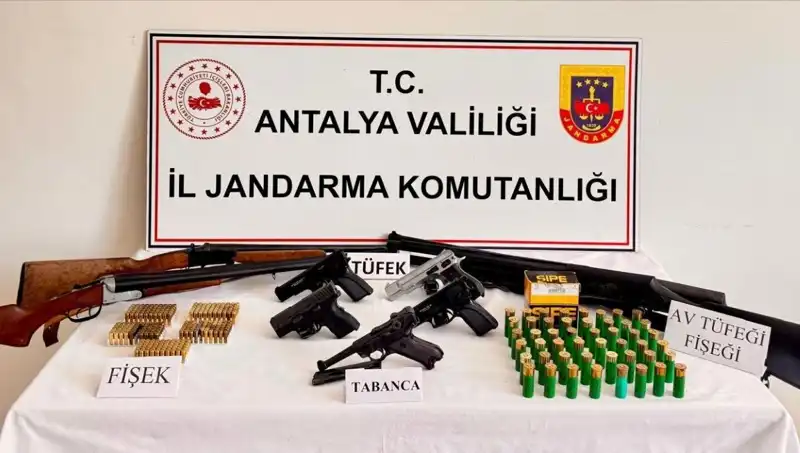Antalya'da Ruhsatsız Silah Operasyonu: Suç Örgütüne Ağır Darbe