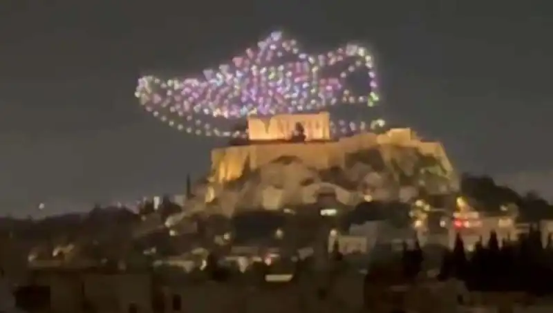 Akropolis Üzerinde Drone ile Reklam: Olay Yaratacak Soruşturma Başlatıldı