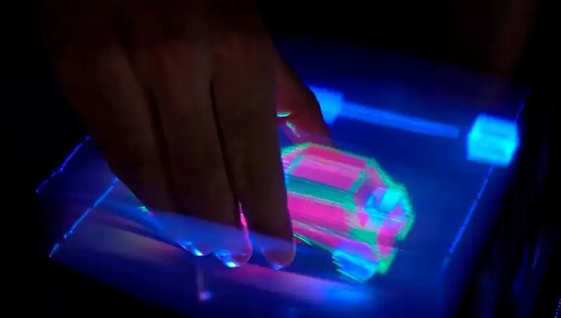 Dünyanın İlk Etkileşimli 3D Hologramı Geliştirildi: Geleceğin Teknolojisi Burada!