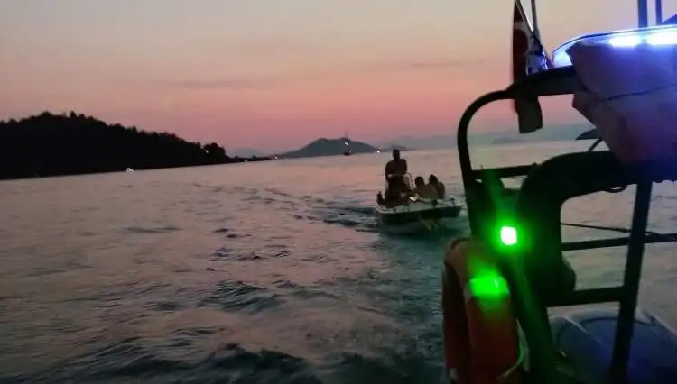 Fethiye Açıklarında Tehlikeli Yolculuk: Sürüklenen Teknedeki 4 Kişi Kurtarıldı