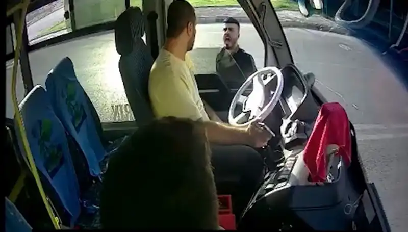 Antalya'da Otobüs Şoförünü Bıçaklayan Zanlı Kıskıvrak Yakalandı