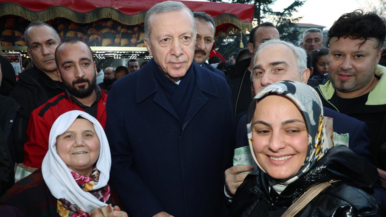 Cumhurbaşkanı Erdoğan Sultanahmet'te Kandili Kutladı