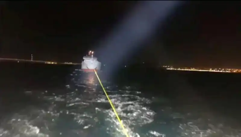 Çanakkale Boğazı'nda Şok Gelişme: Gemi Arızası Trafiği Aksattı