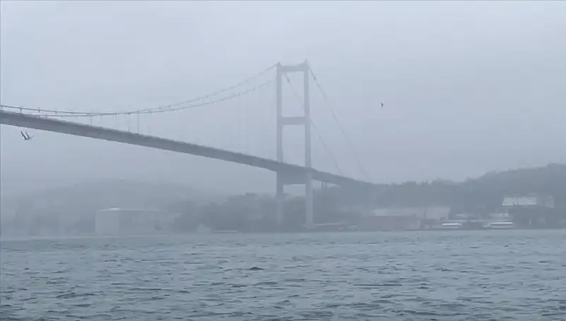 İstanbul Boğazı'nda Görüş Mesafesi Düştü: Gemi Trafiği Etkilendi