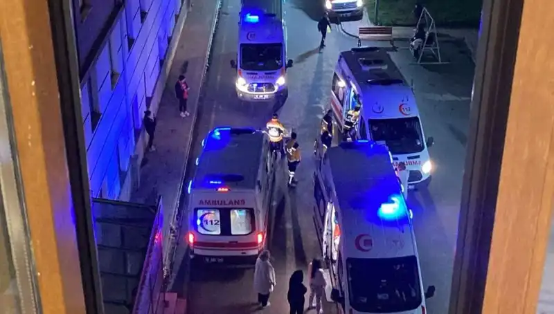 Akşam Yemeğinden Zehirlenen 53 Öğrenci Hastaneye Kaldırıldı: Olayın Ardındaki Gizem Ne?