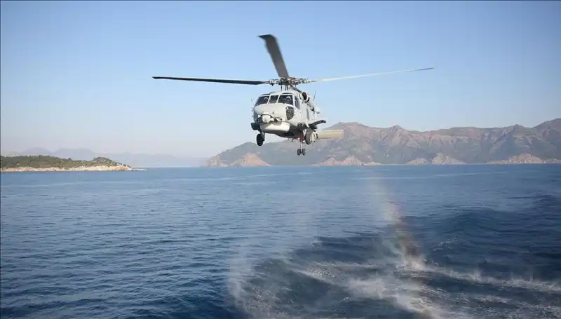 Acil Durum: Askeri Helikopter Denize İniş Yaptı!