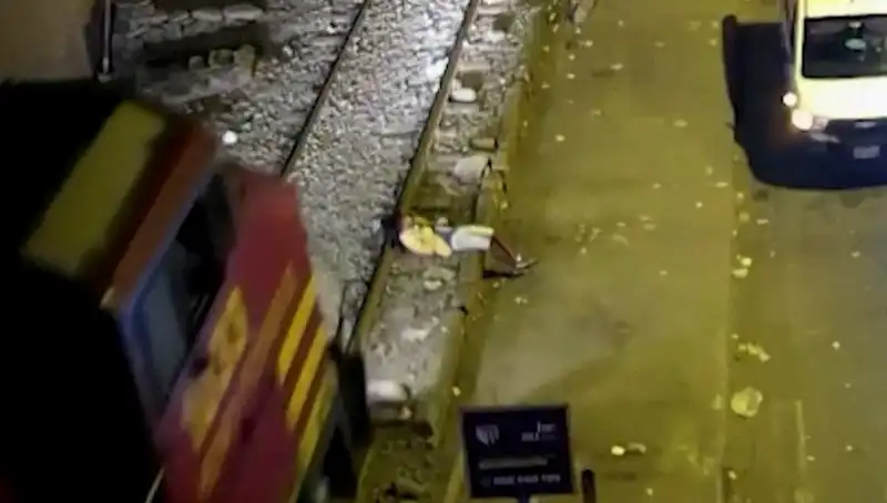 Mucizevi Olay: Tren Çarptıktan Sonra Yürüyen Adamın Hikayesi