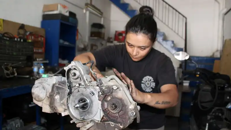 Eşi Çırak Bulamıyordu: 33 Yaşındaki Hayriye Motor Ustası Olmayı Seçti