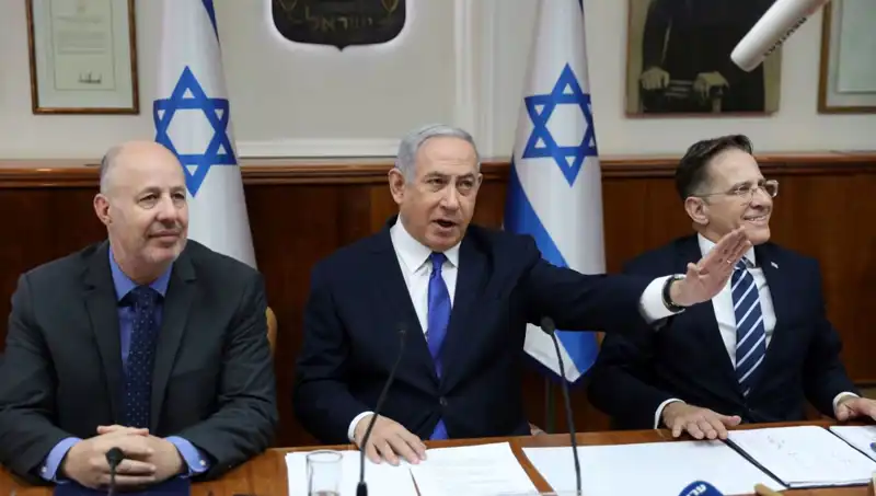 İran’ın Balistik Füzeleri Tel Aviv’i Tehdit Ediyor: Hükümet Alarmda