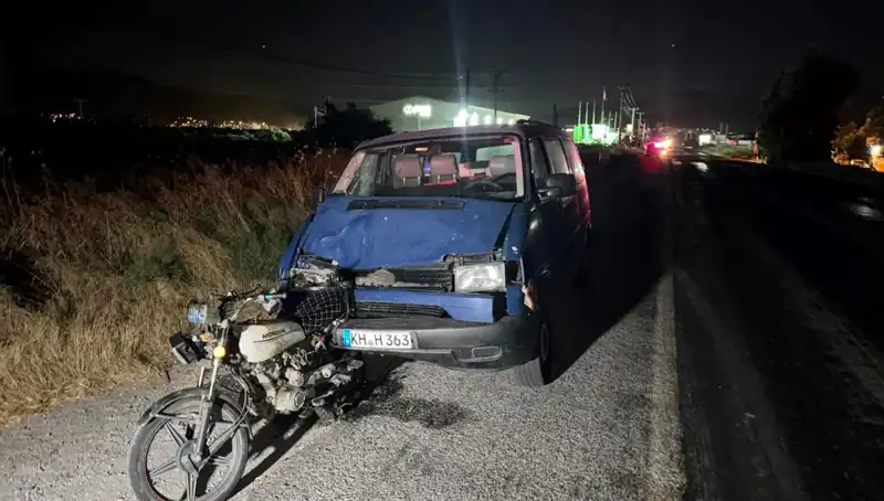 Söke'de Motosiklet Kazası: Minibüs ile Çarpışan 3 Kişi Yaralandı