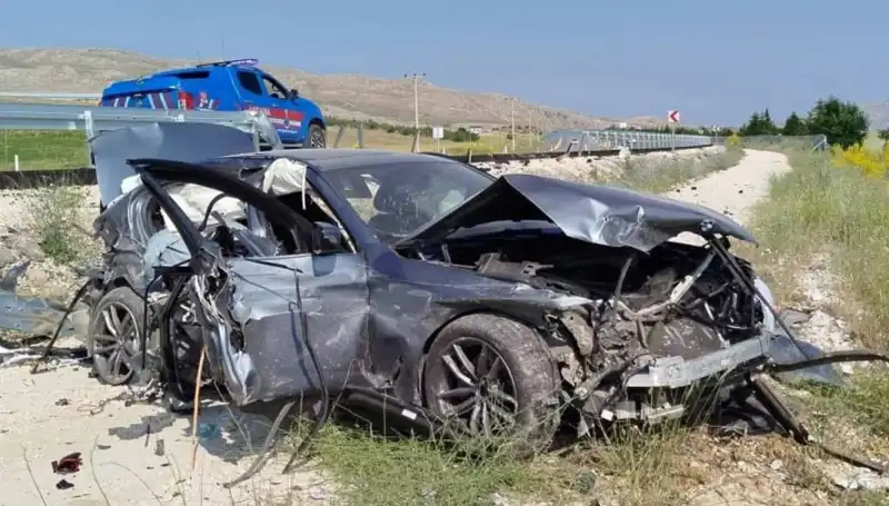 Sivas'ta İki Farklı Trafik Kazasında 9 Kişi Yaralandı