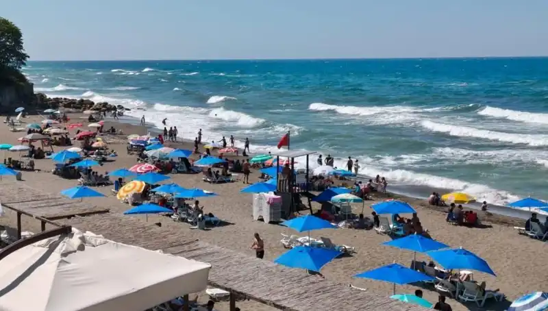 Akçakoca'da Deniz Yasağı Kararı: Neler Oluyor?