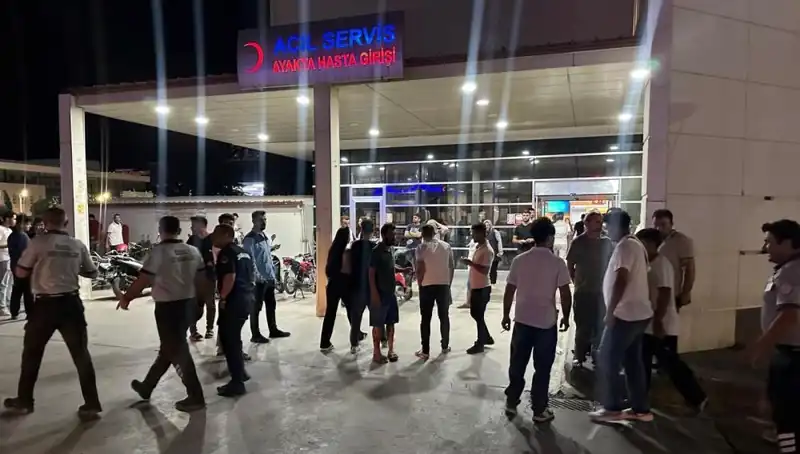 Acil Servis Önünde Yaşanan Tekme Tokat Kavga Gözleri Yaşarttı