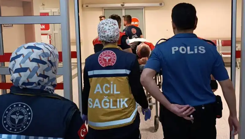Polis Ekiplerinin Karıştığı Kazada İki Kişi Yaralandı