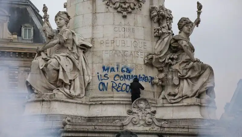Paris'te Grafiti Yasağı: Sanat mı, İhanet mi?