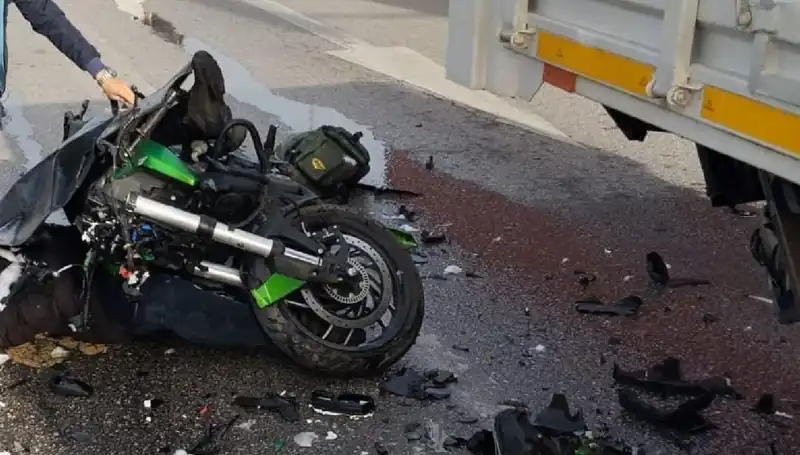 Çorum'da Motosiklet Kazası: Kamyona Çarpan Sürücü Hayatını Kaybetti