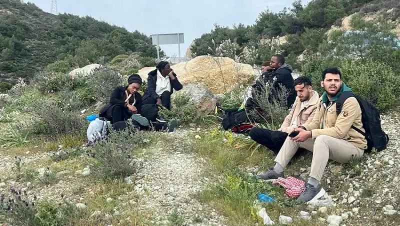 İki İlde 20 Düzensiz Göçmen Yakalandı: Göçmenlik Sorunu Üzerine Yeni Gelişmeler
