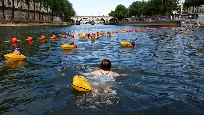 Paris'te Tarihi An: Seine Nehri İlk Kez Halka Açıldı
