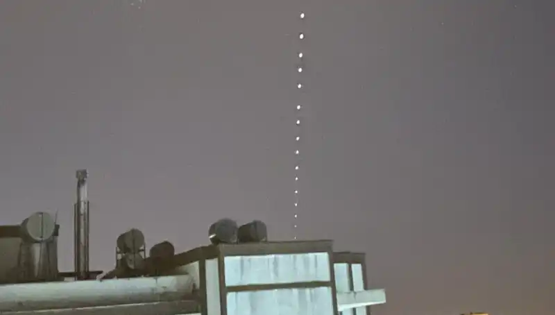 Adana'da Starlink Uyduları Görüntülendi: Gökyüzünde İnanılmaz Bir Manzara