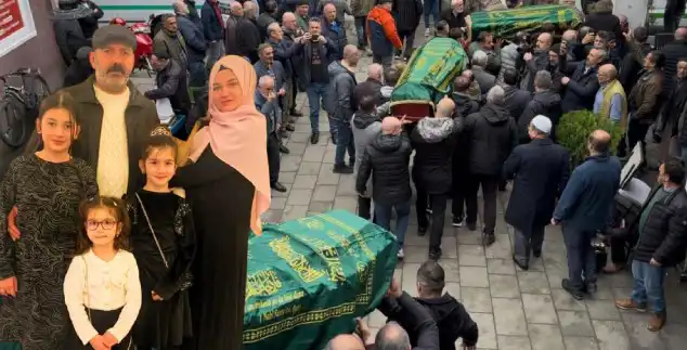 Rize, Strasbourg'da Hayatını Kaybeden Kız Kardeşlere Son Yolculuğunda Göz Yaşlarına Boğuldu