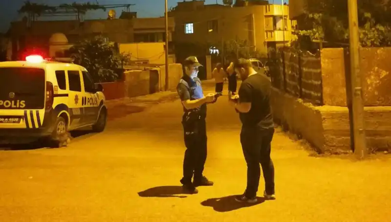 Husumetlilerinin Evine Ateş Açan Şahıs Kaçtı, Polis Olay Yeri İncelemesi Başlattı