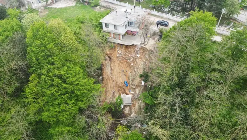 Sesi duyarak dışarı çıkan adam, gördüğü manzarayla donakaldı!