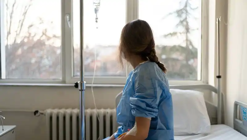 Doktorlar “Ciddi Değil” Dedi, 27 Yaşındaki Kadın Meme Kanseriyle Savaş Veriyor