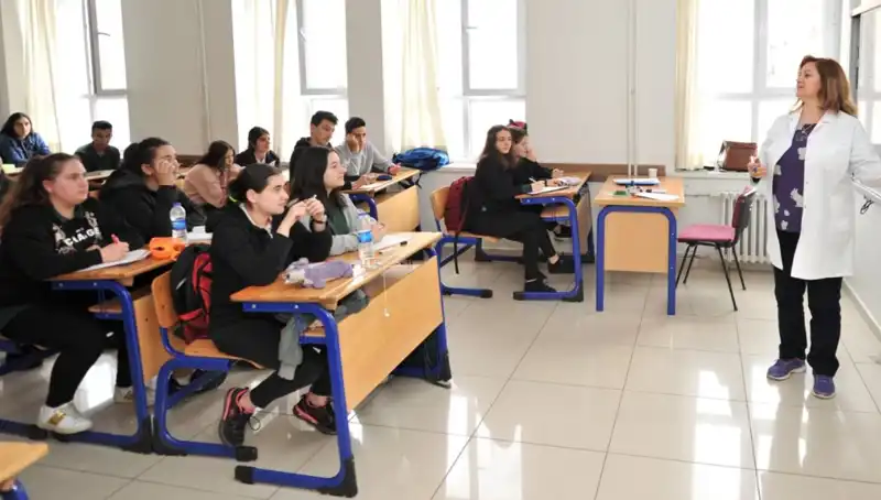 2025 MEB Lise Kayıt Tarihleri: LGS Liselerine Kayıt Süreci Detayları Açıklandı