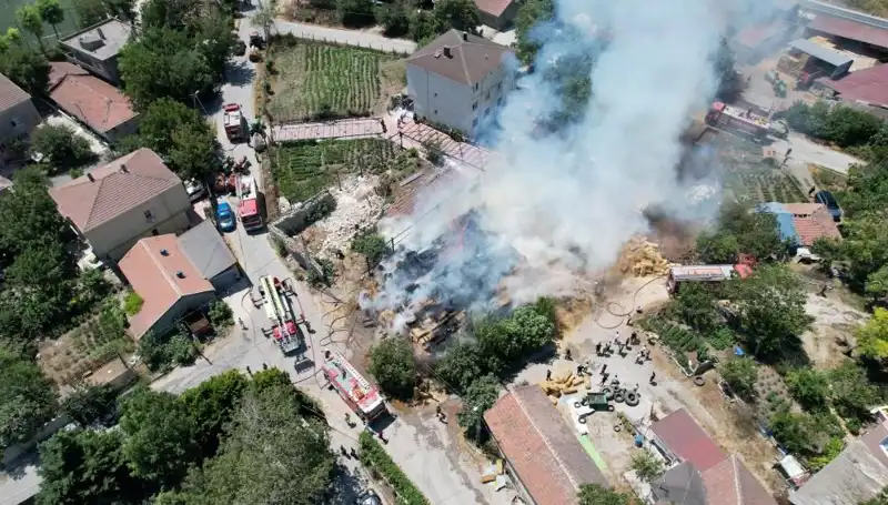 Arnavutköy’de Yangın Felaketi: Saman Balyaları Kül Oldu!